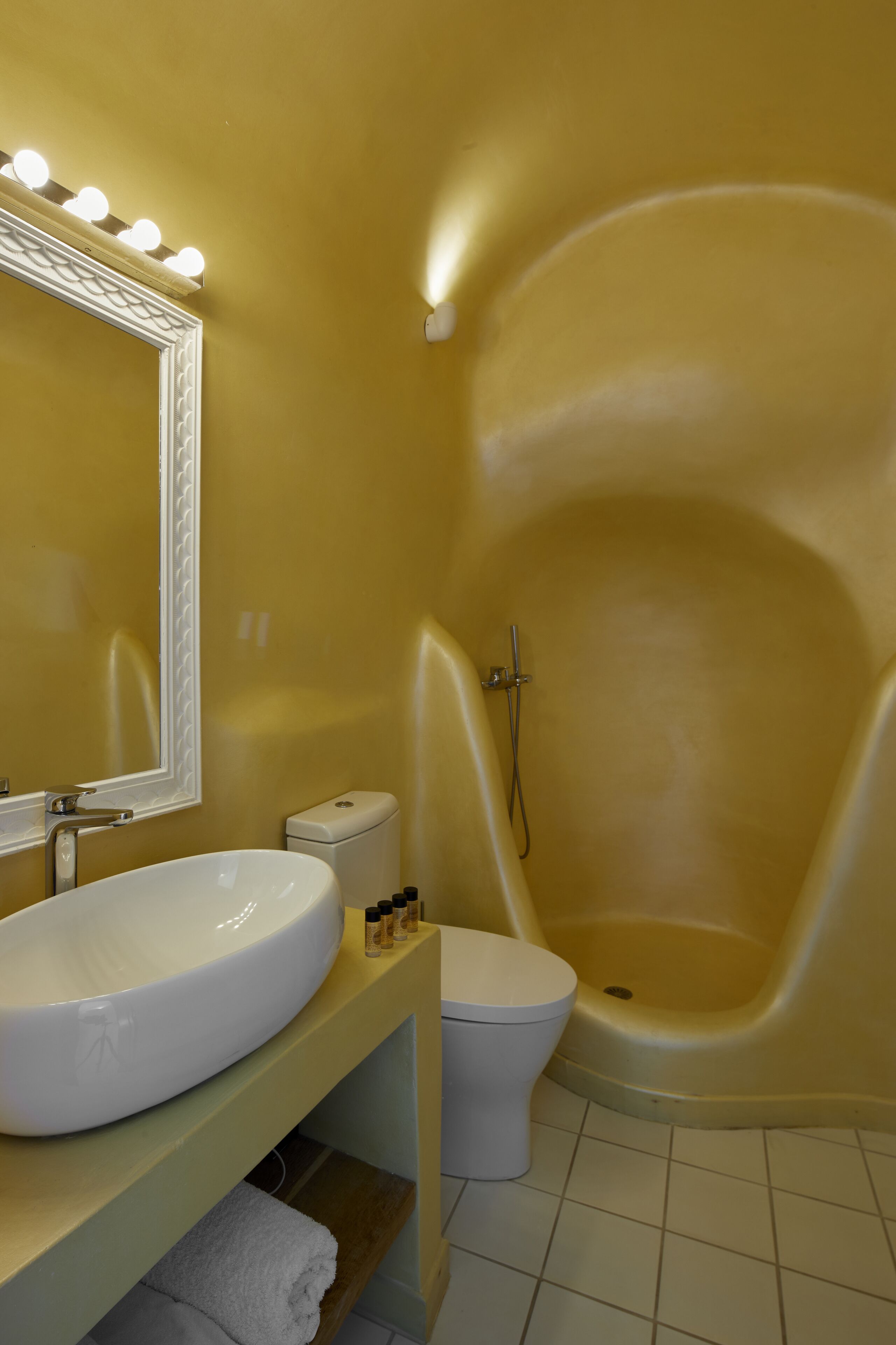 Luna Santorini Suites