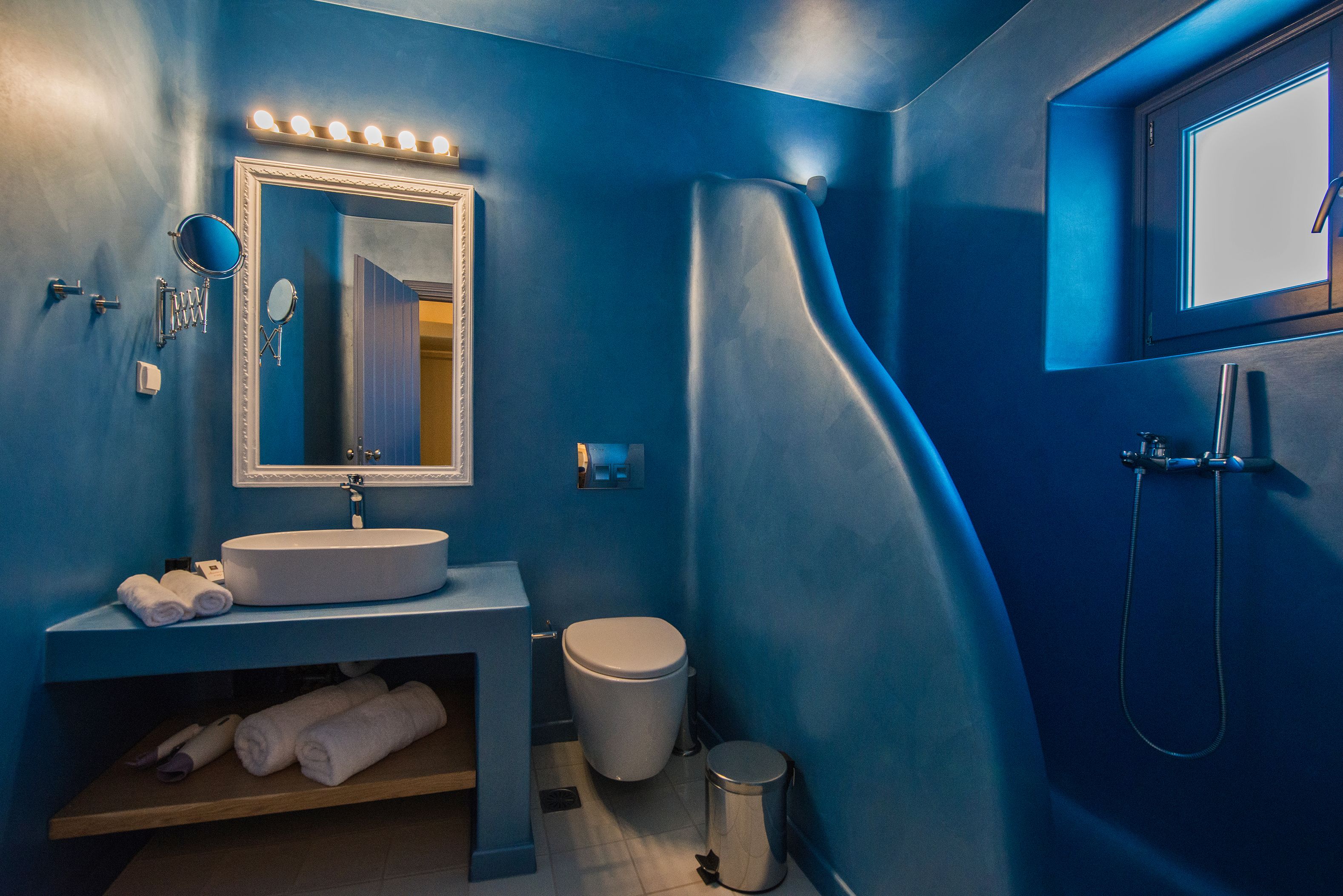 Luna Santorini Suites