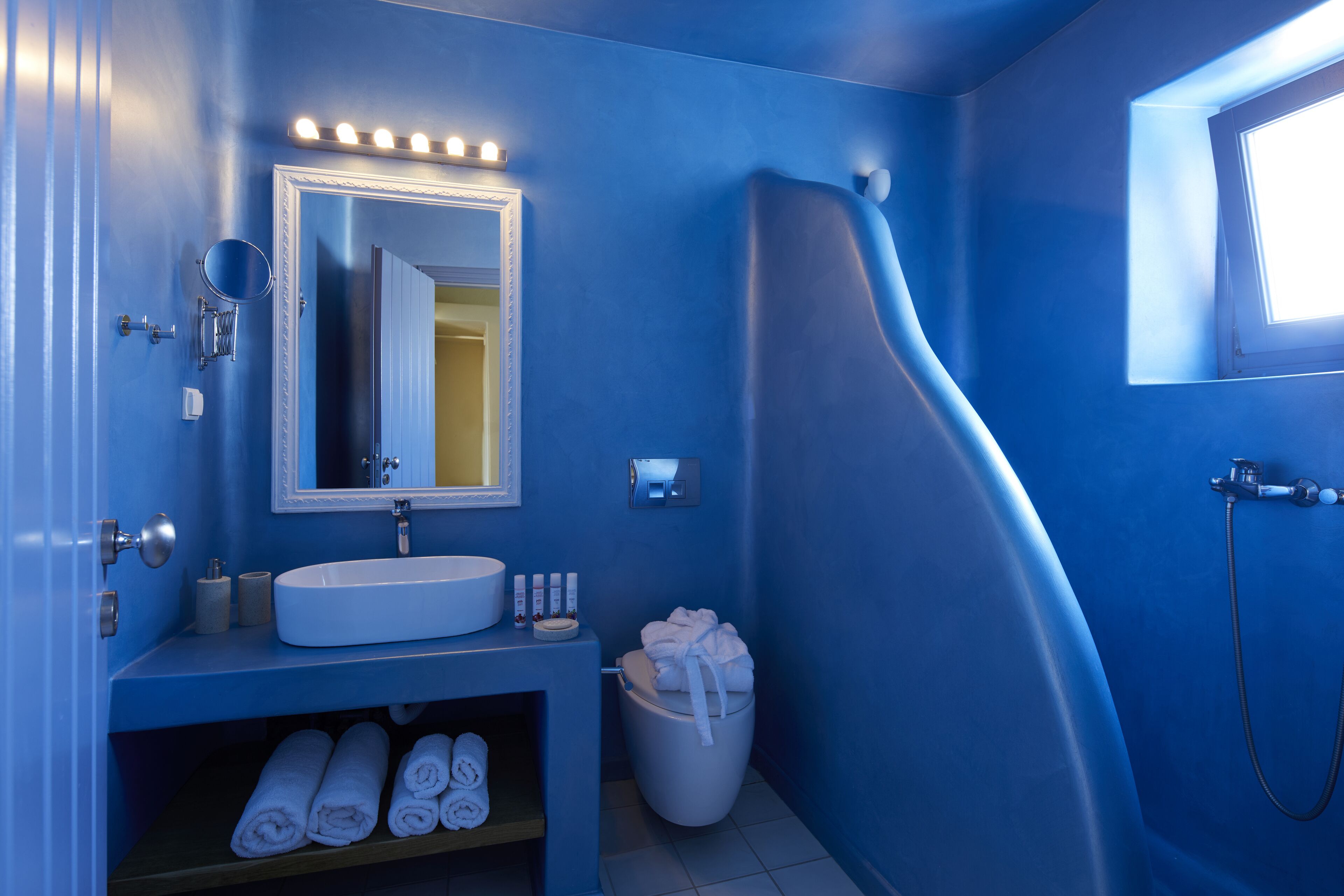 Luna Santorini Suites