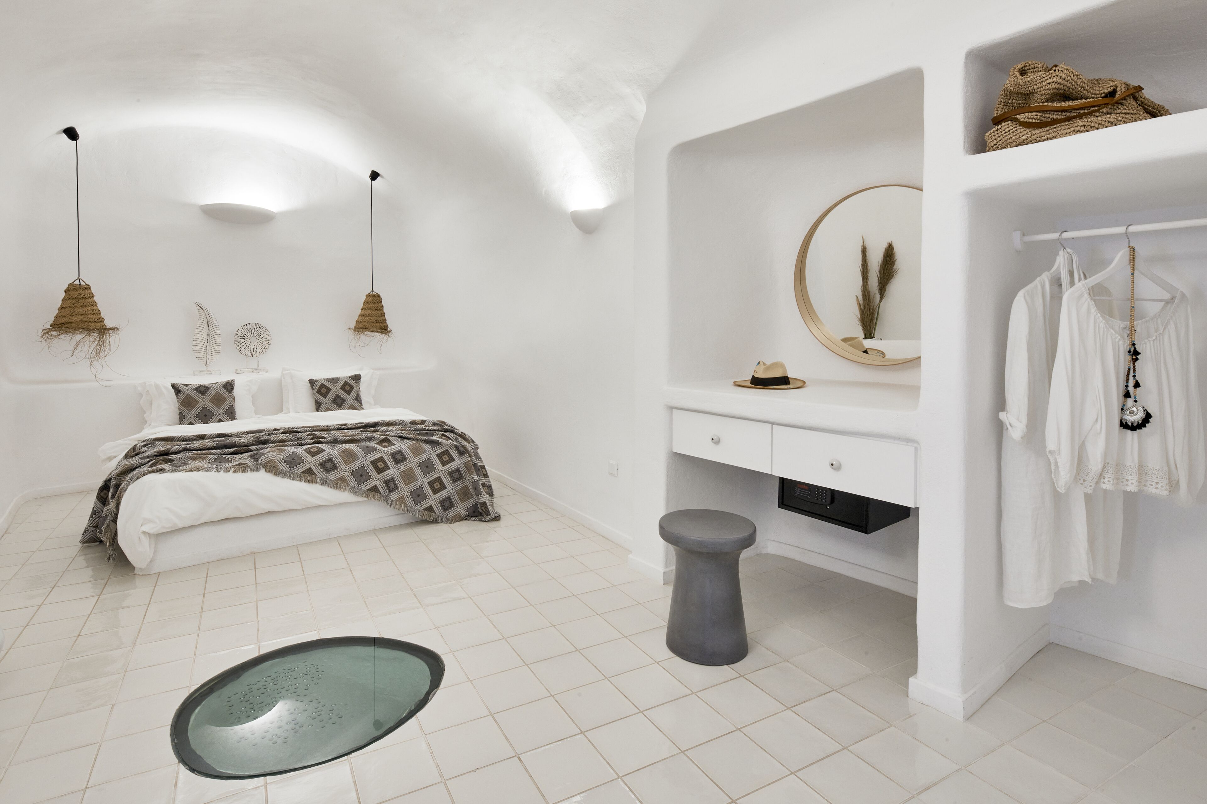 Luna Santorini Suites