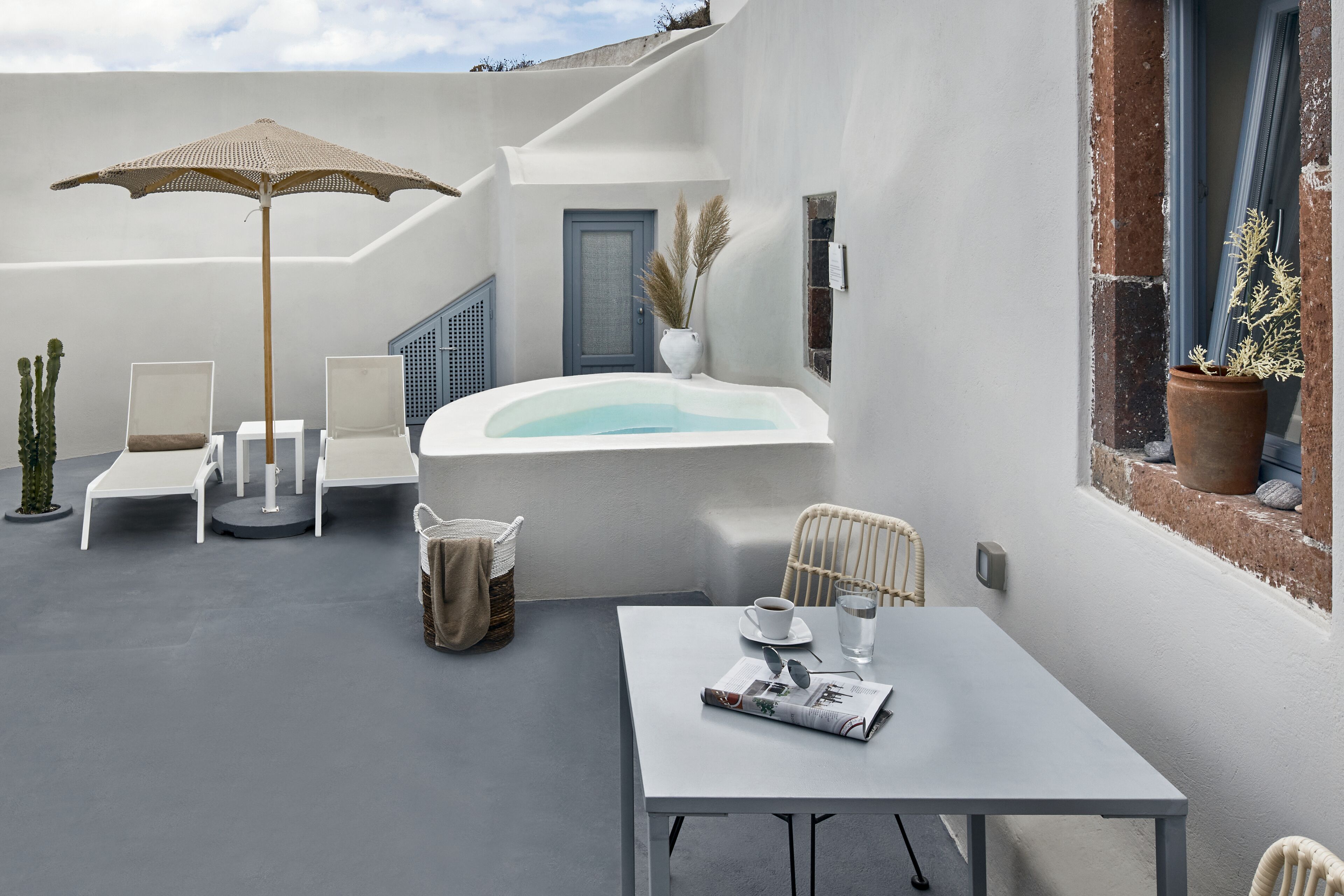 Luna Santorini Suites