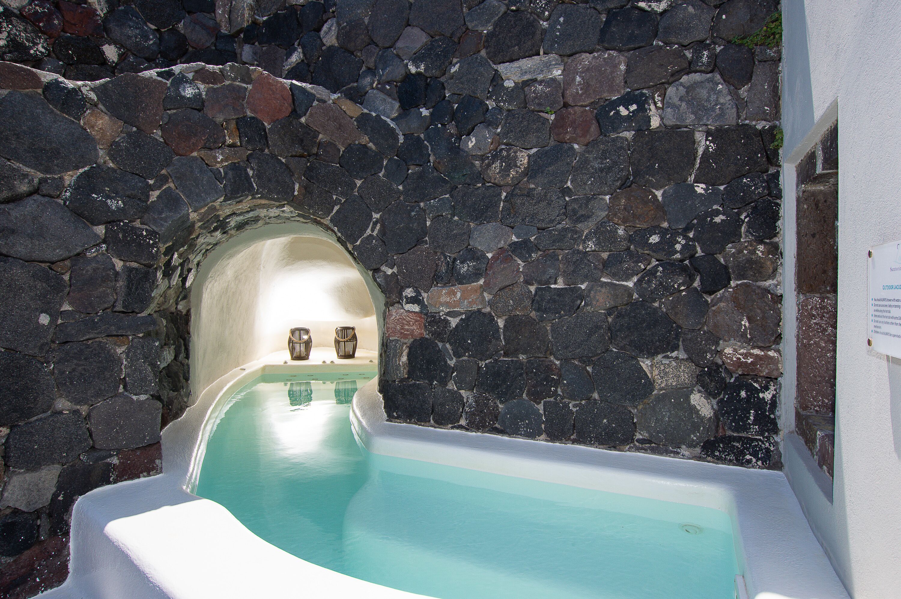 Luna Santorini Suites