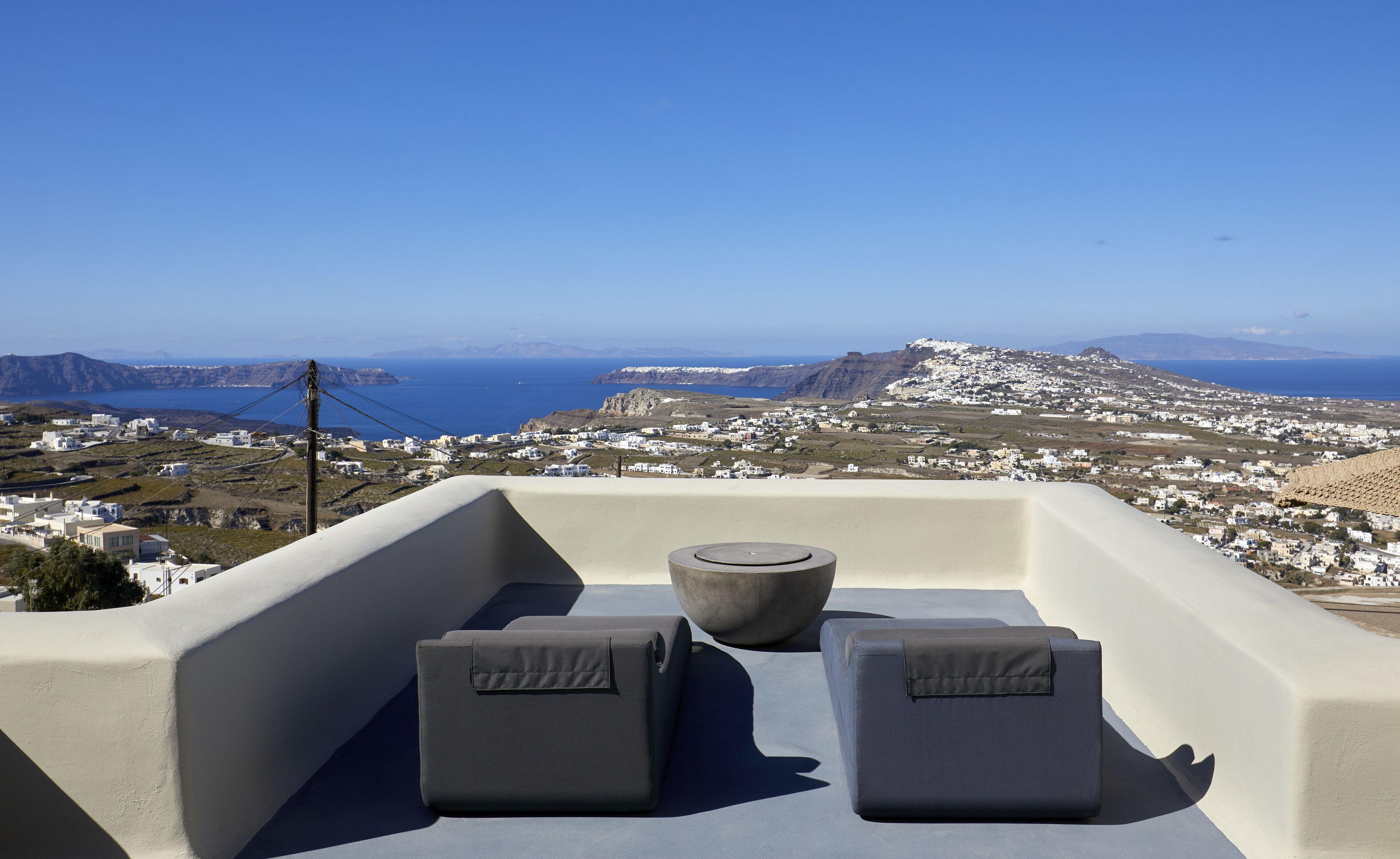 Luna Santorini Suites
