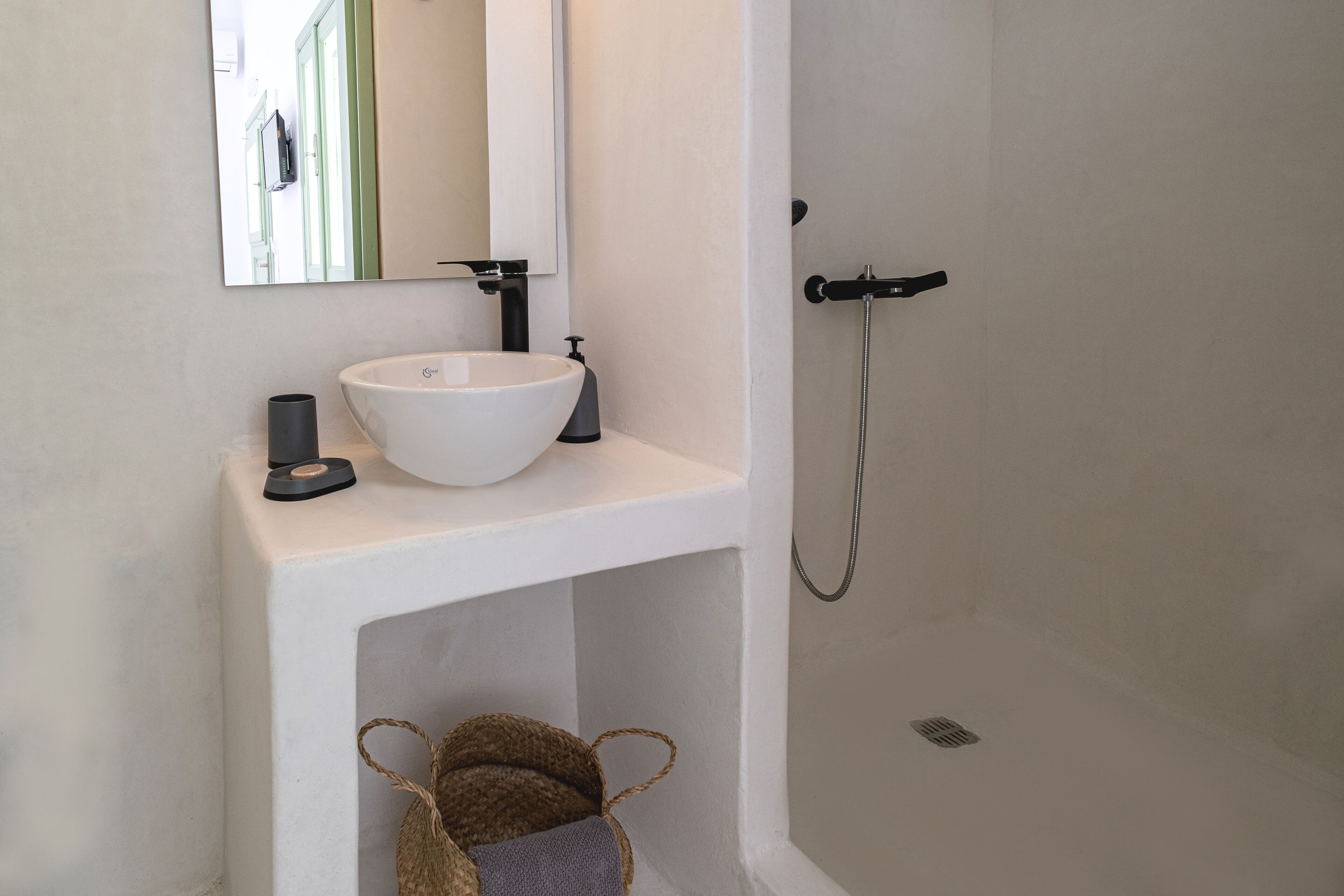 White Orchid Cave House & Studio