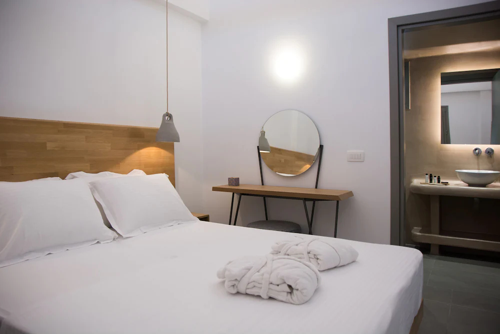 Amphitrite Suites Santorini