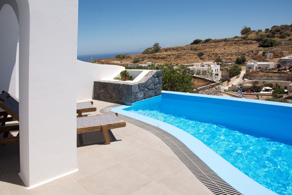 Amphitrite Suites Santorini