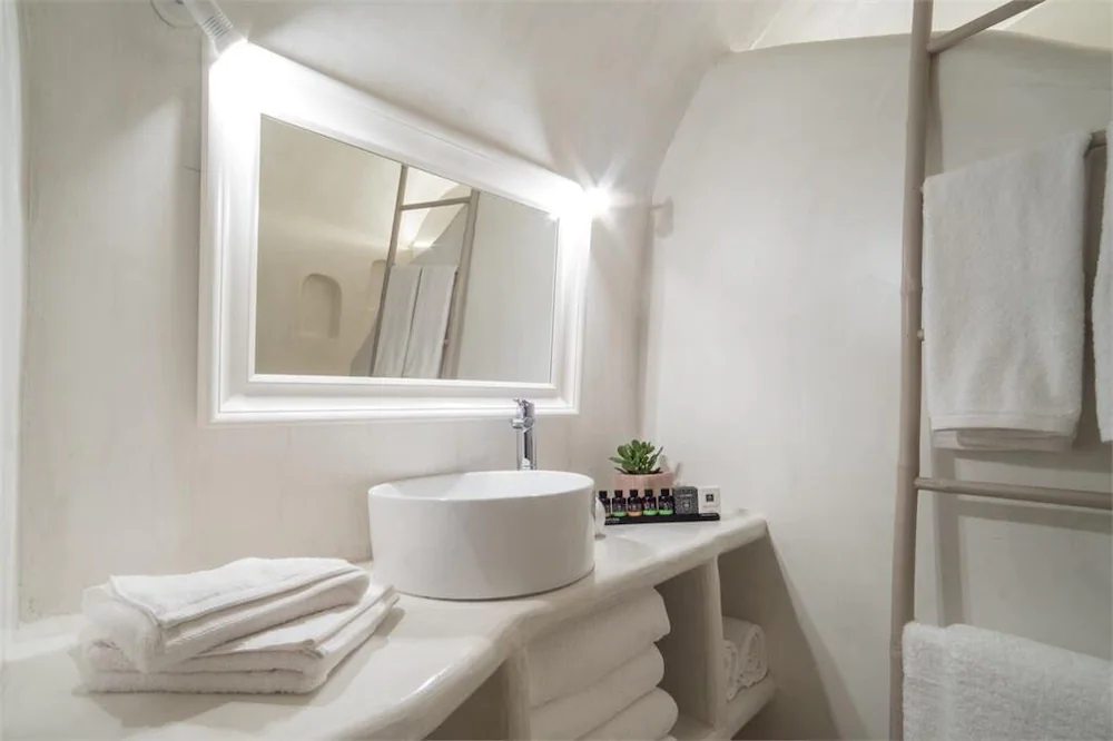 The Globe Suites