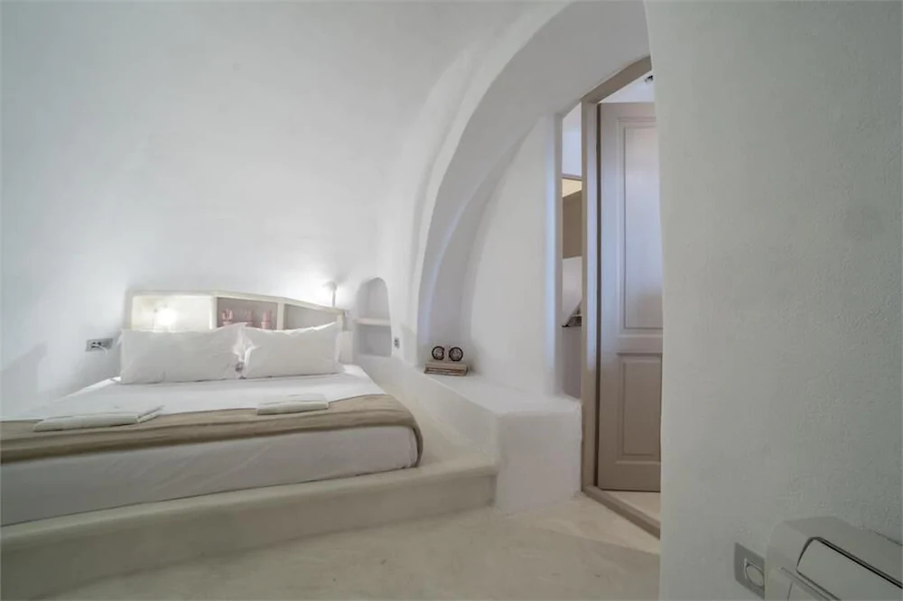 The Globe Suites