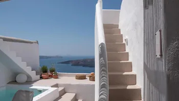 The Globe Suites