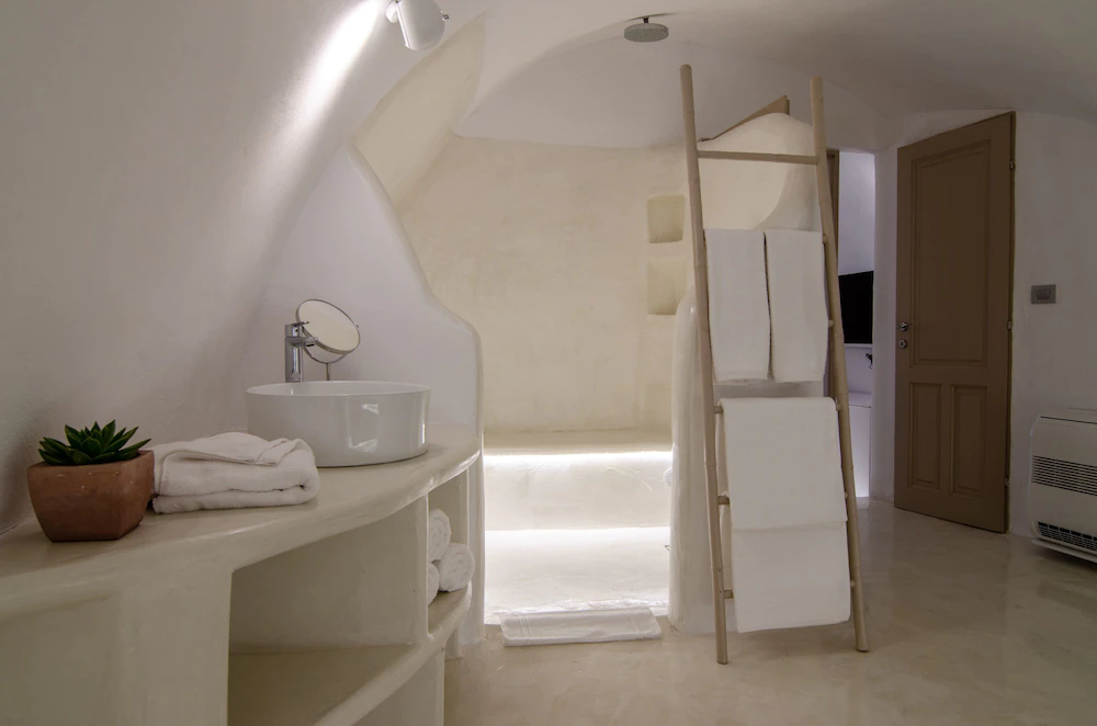 The Globe Suites
