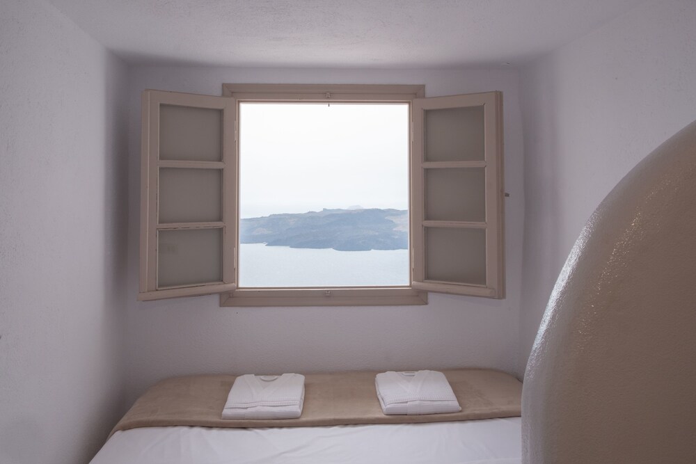 The Globe Suites