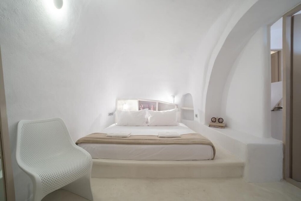The Globe Suites