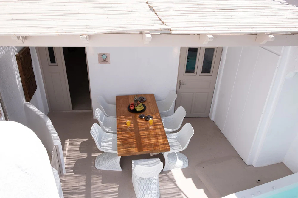 The Globe Suites