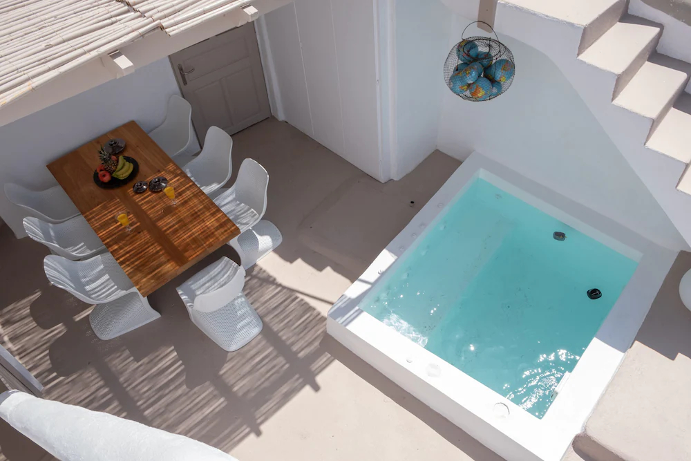 The Globe Suites