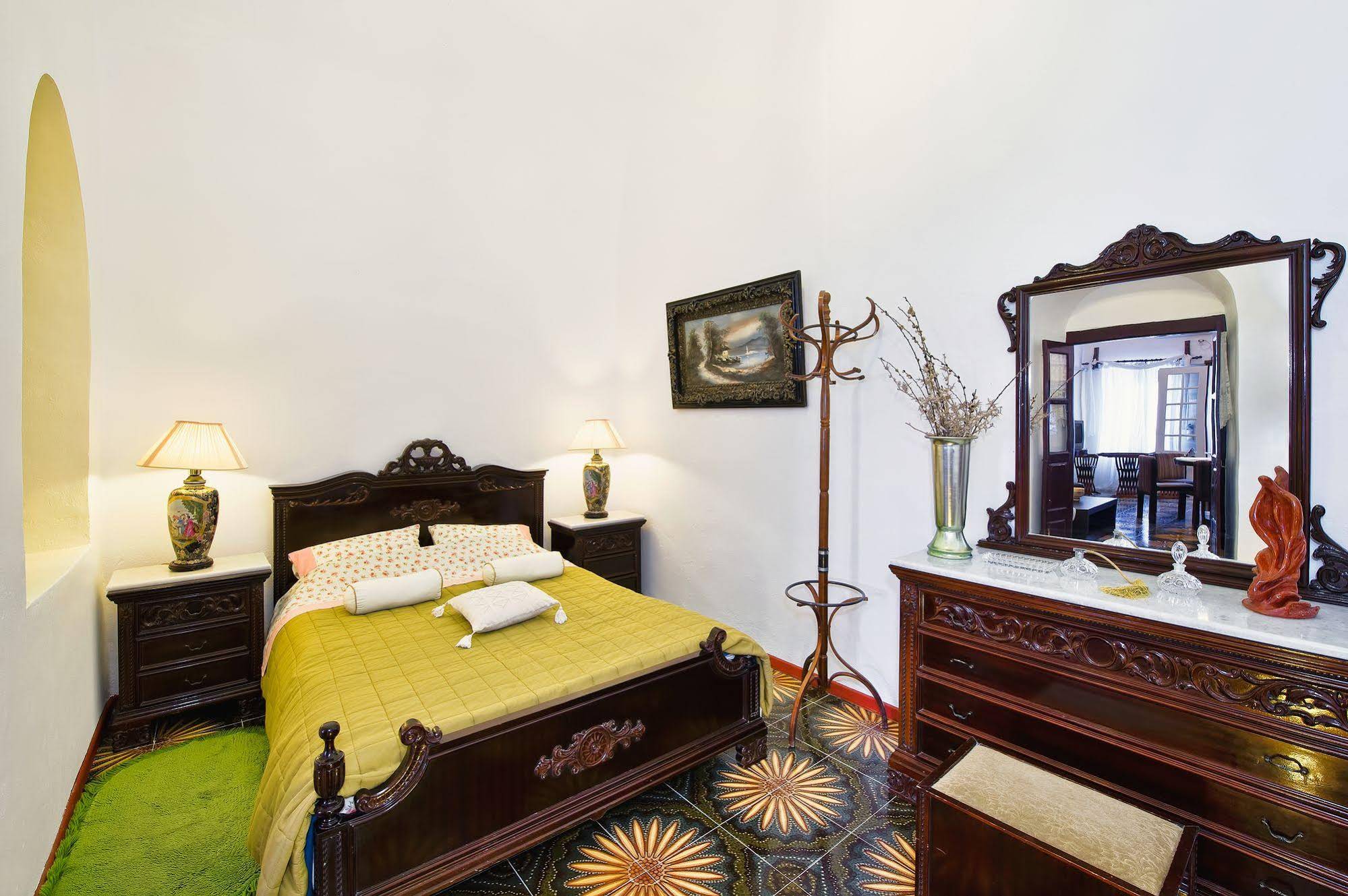 Iriana Apartments