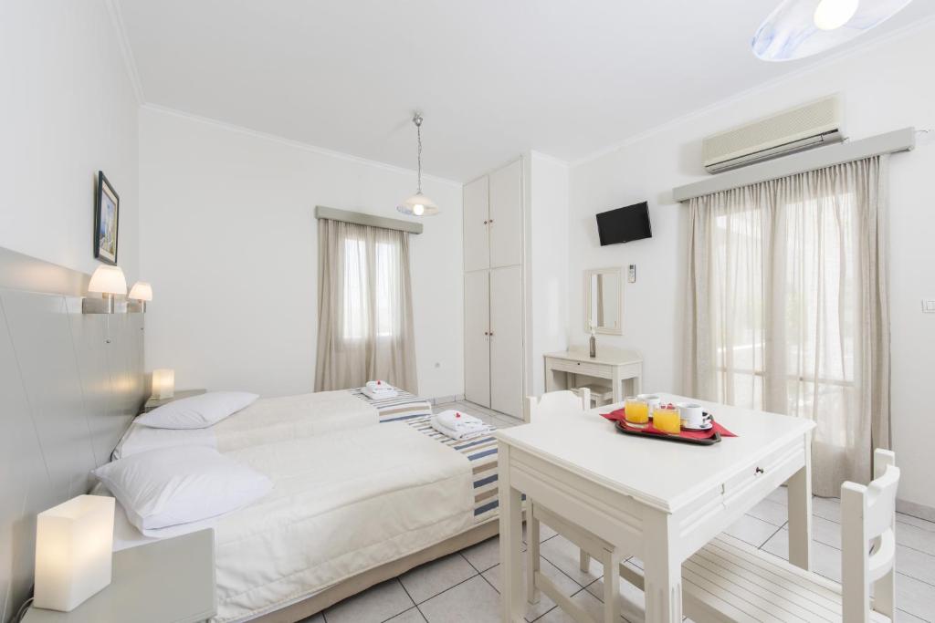 Nissos Thira Hotel