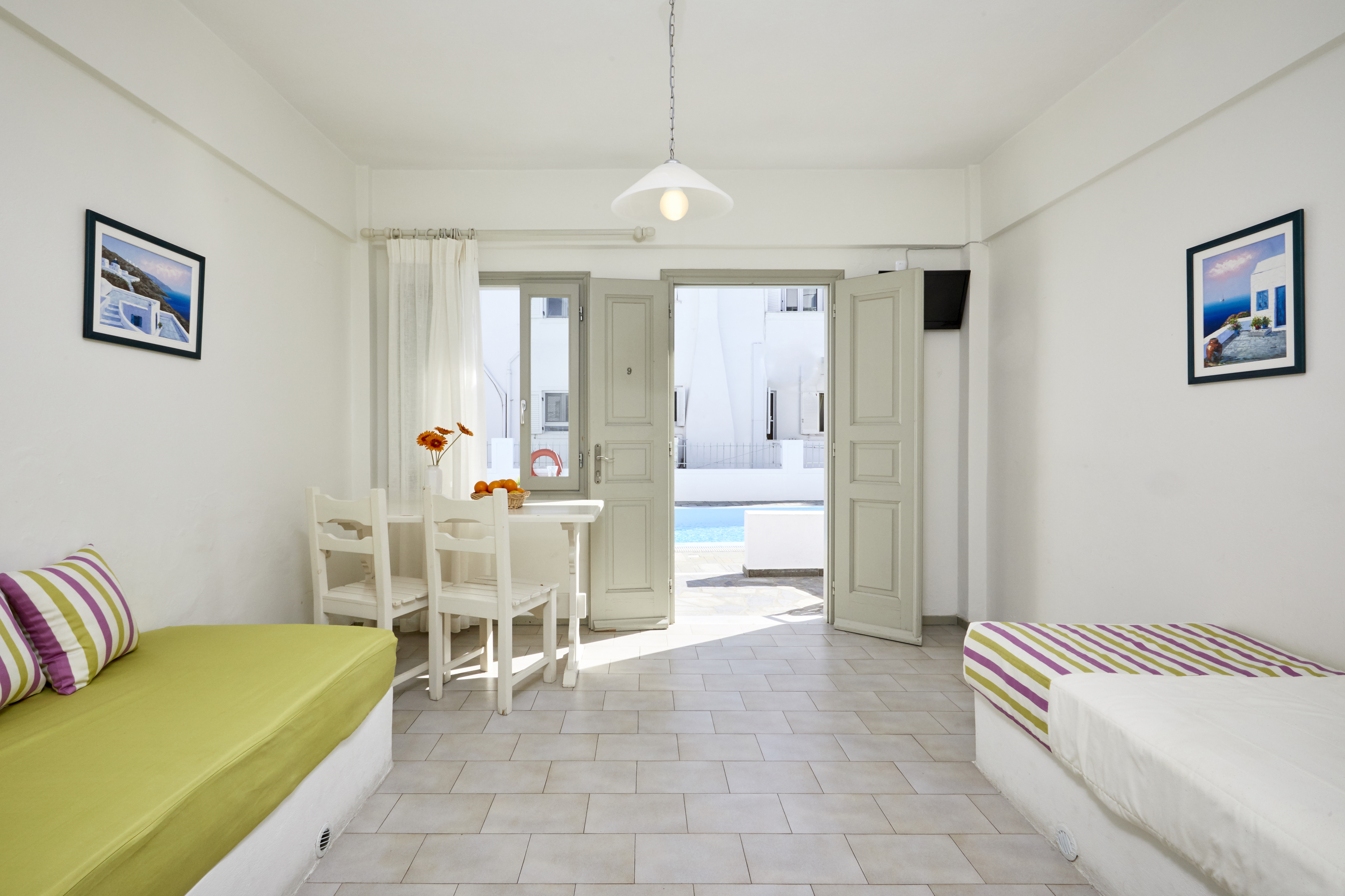 Nissos Thira Hotel