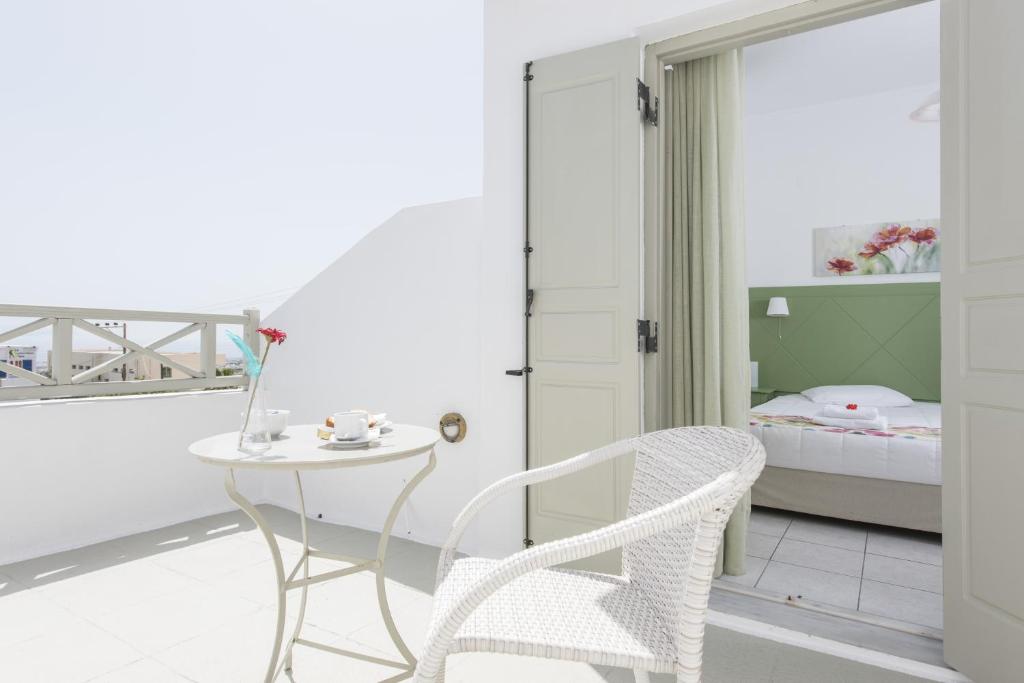 Nissos Thira Hotel