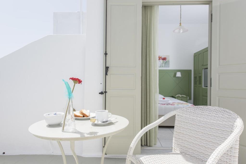 Nissos Thira Hotel