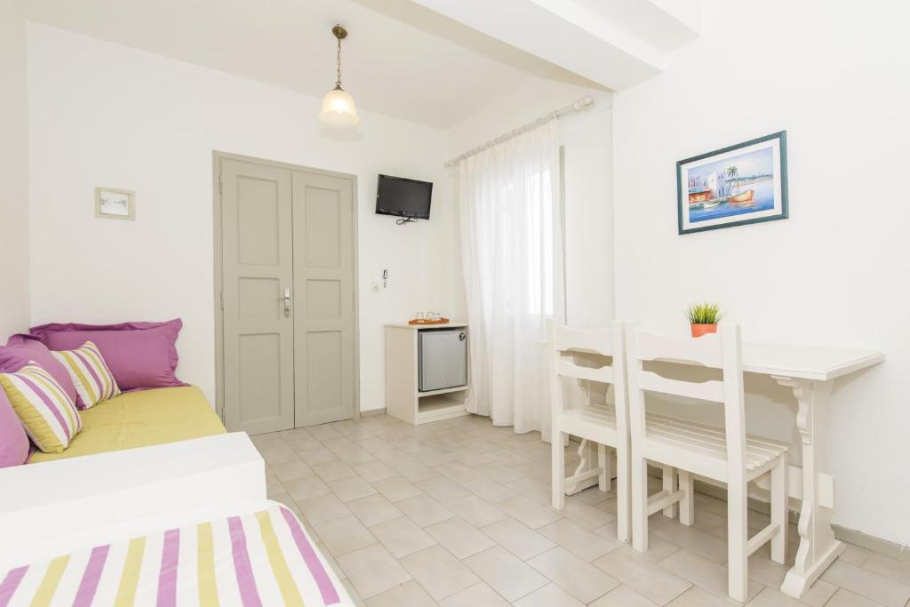 Nissos Thira Hotel