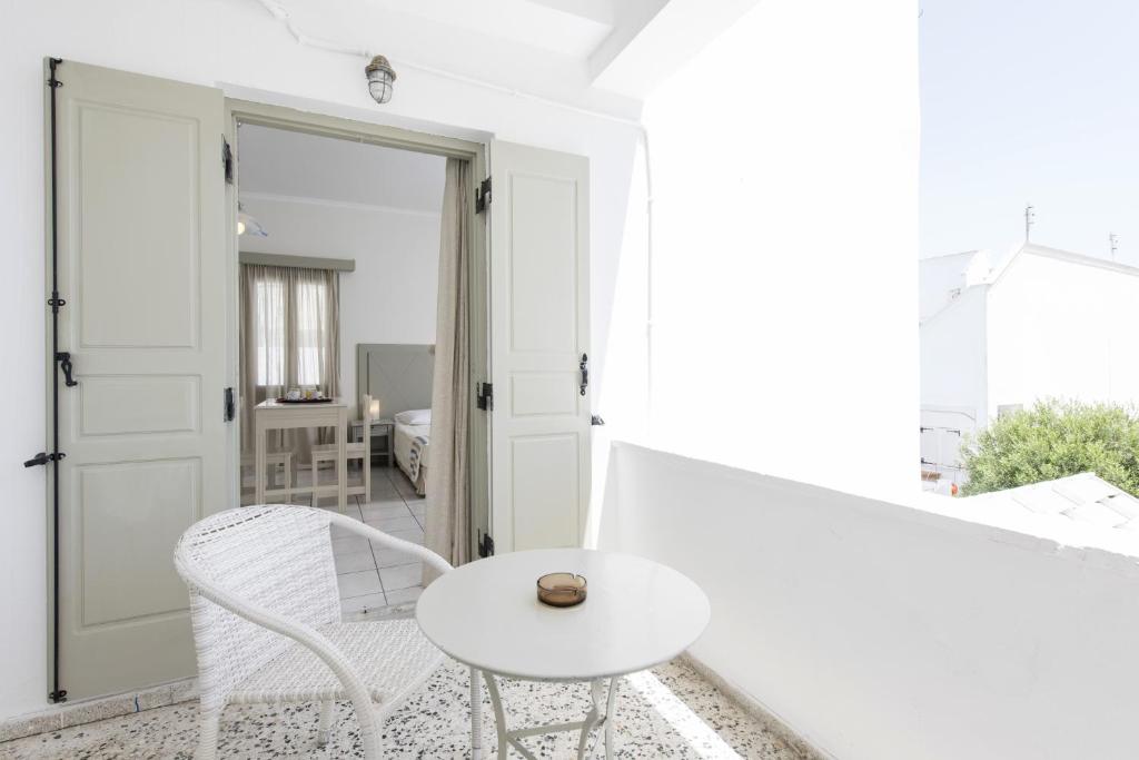 Nissos Thira Hotel