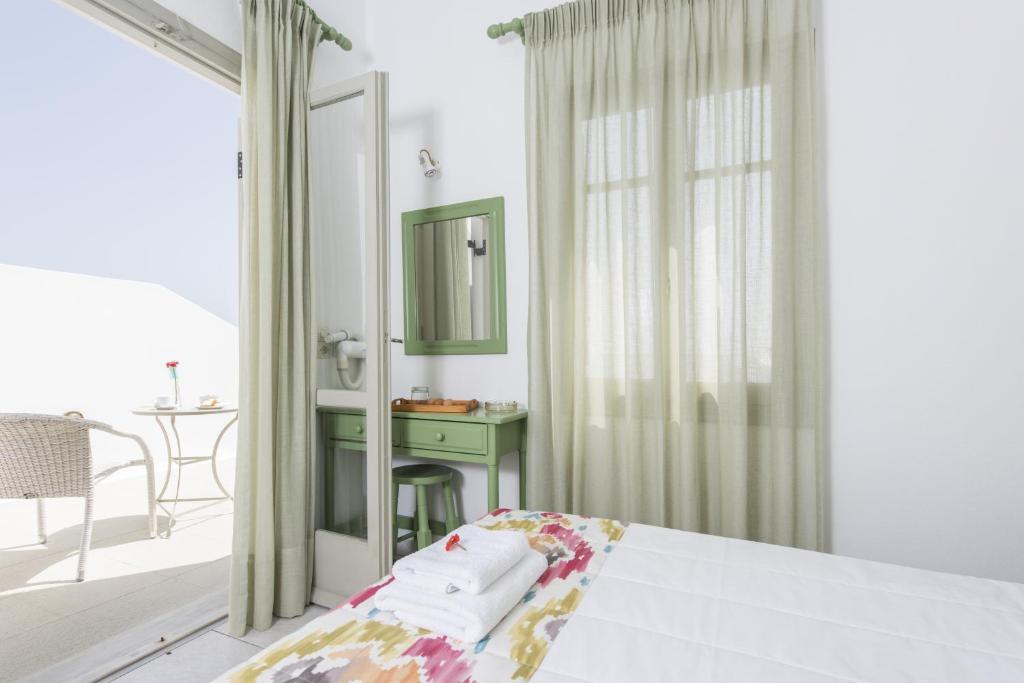 Nissos Thira Hotel