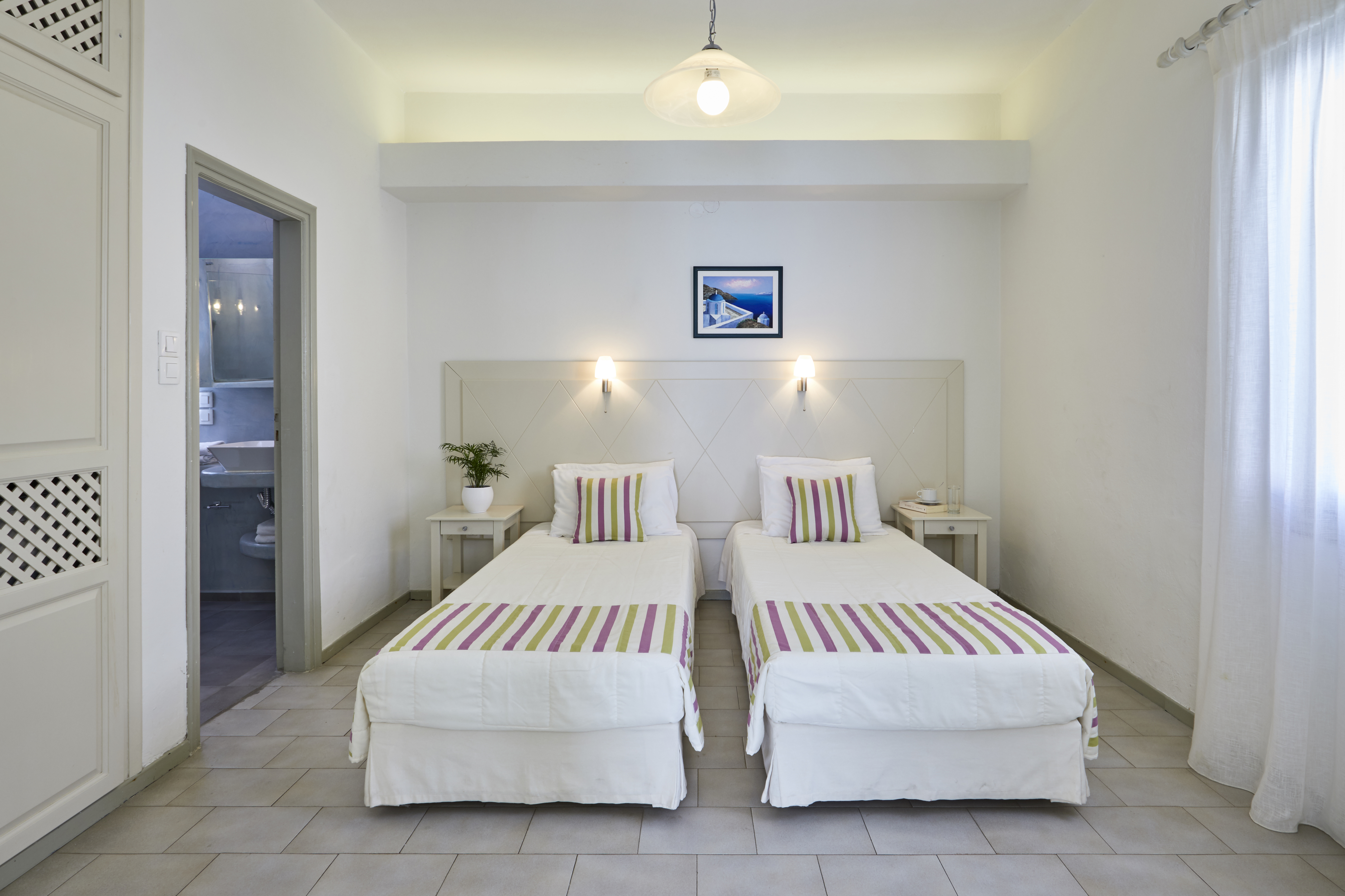Nissos Thira Hotel