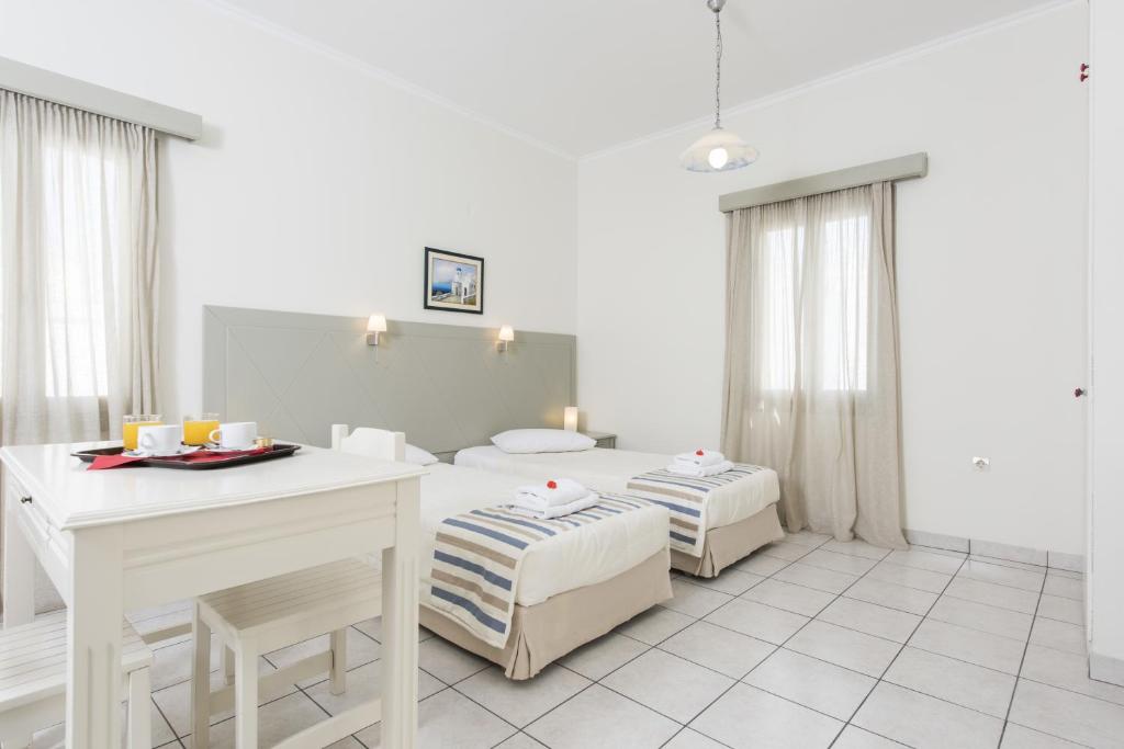 Nissos Thira Hotel