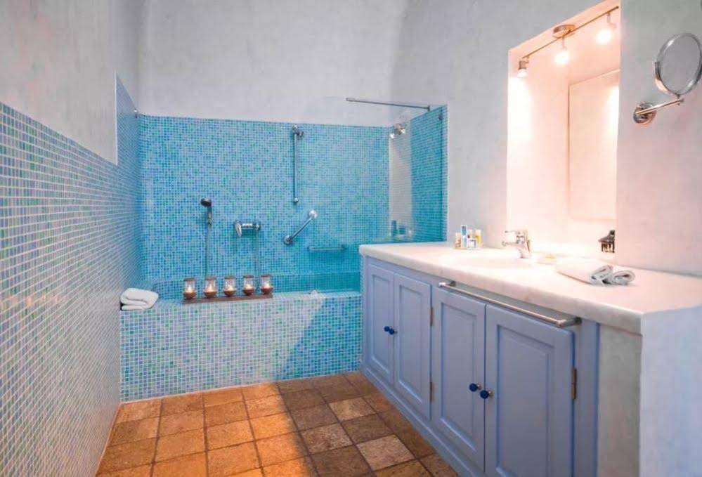 Pantelia Suites