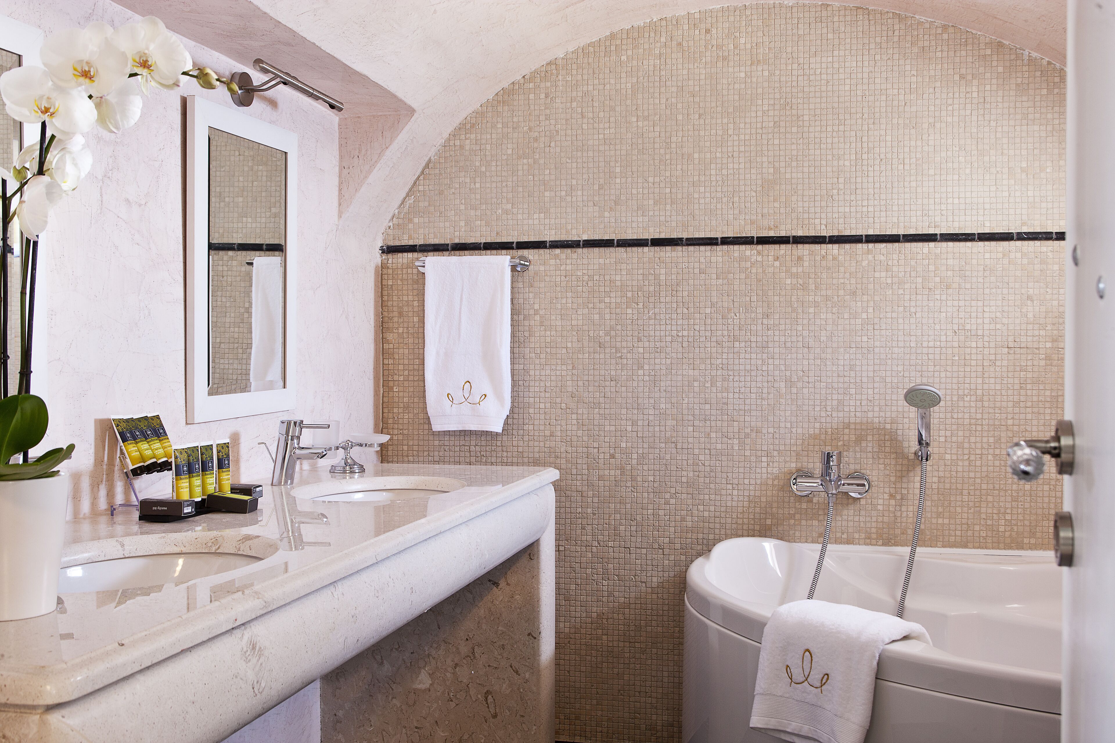 Petit Palace Suites