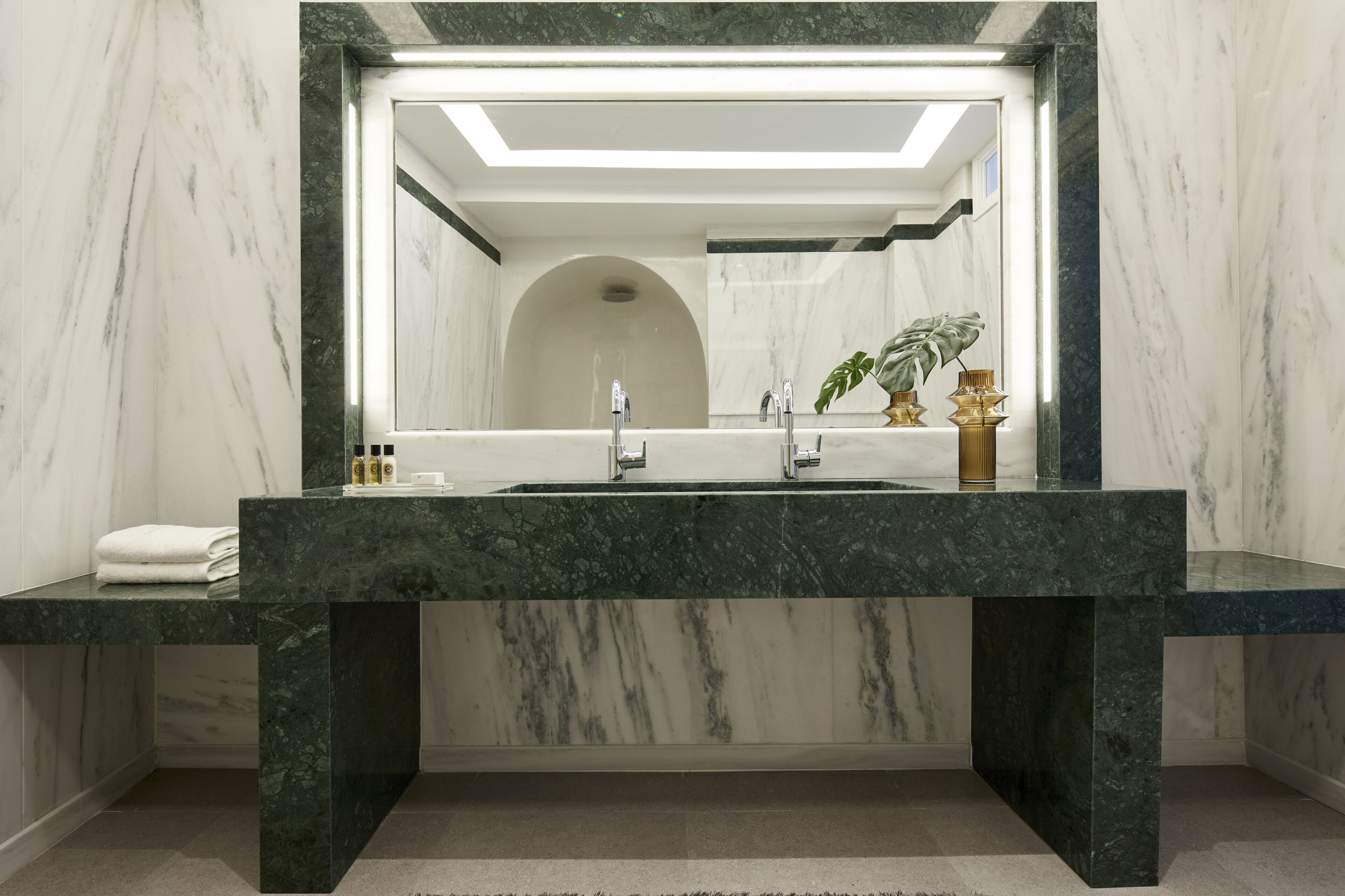 Petit Palace Suites