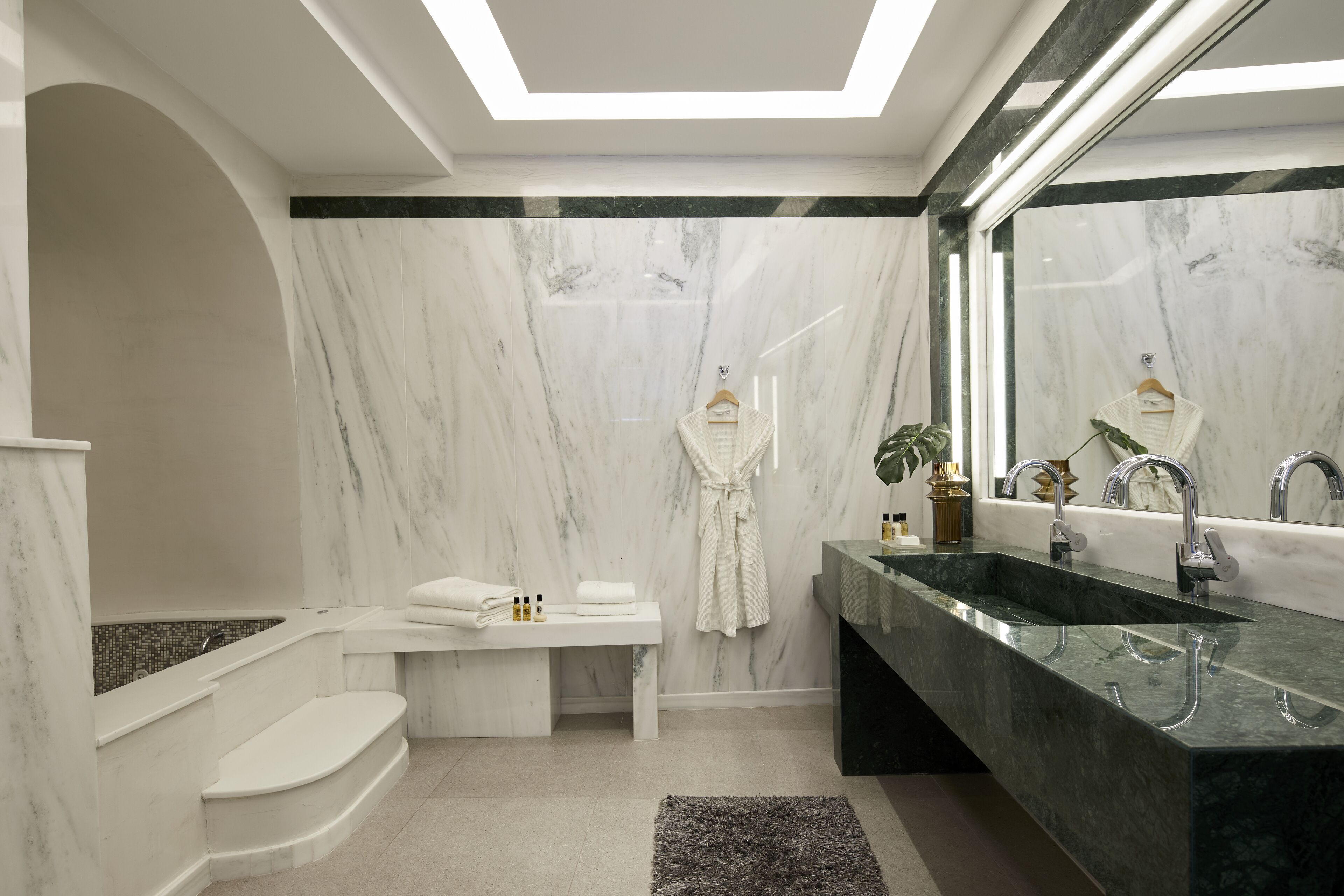 Petit Palace Suites