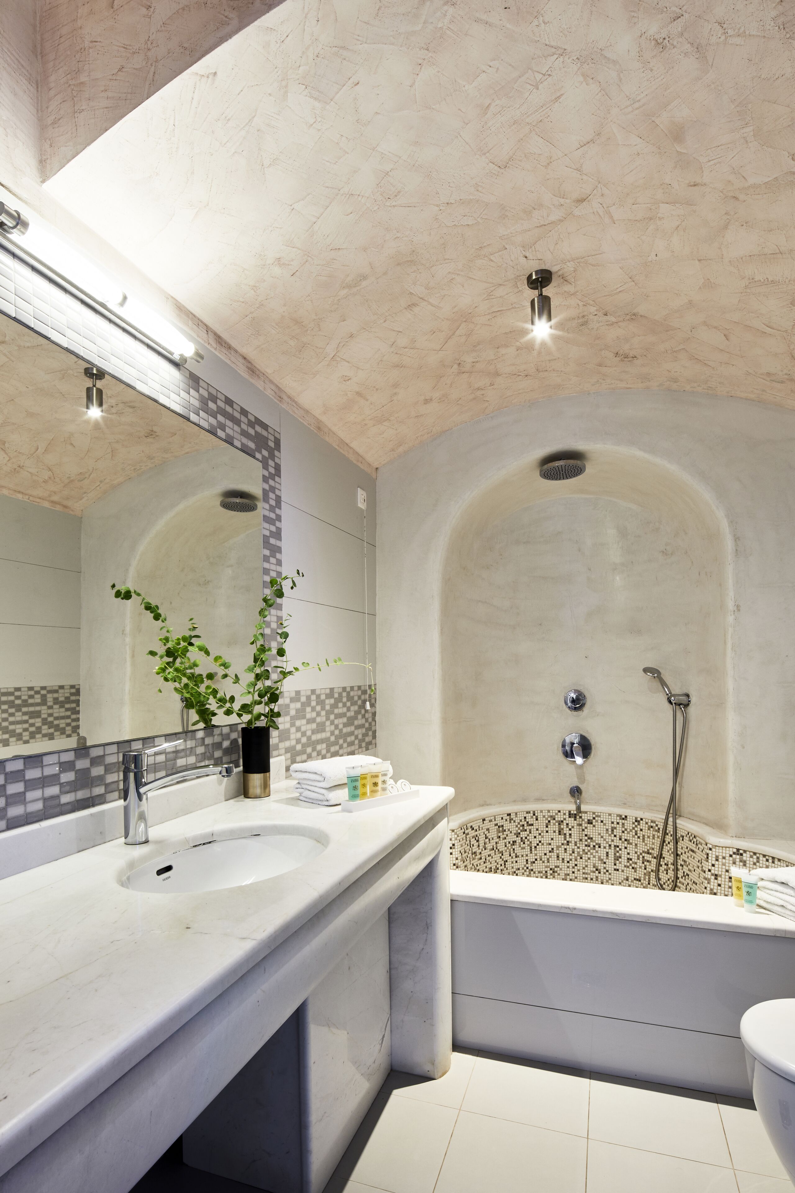 Petit Palace Suites