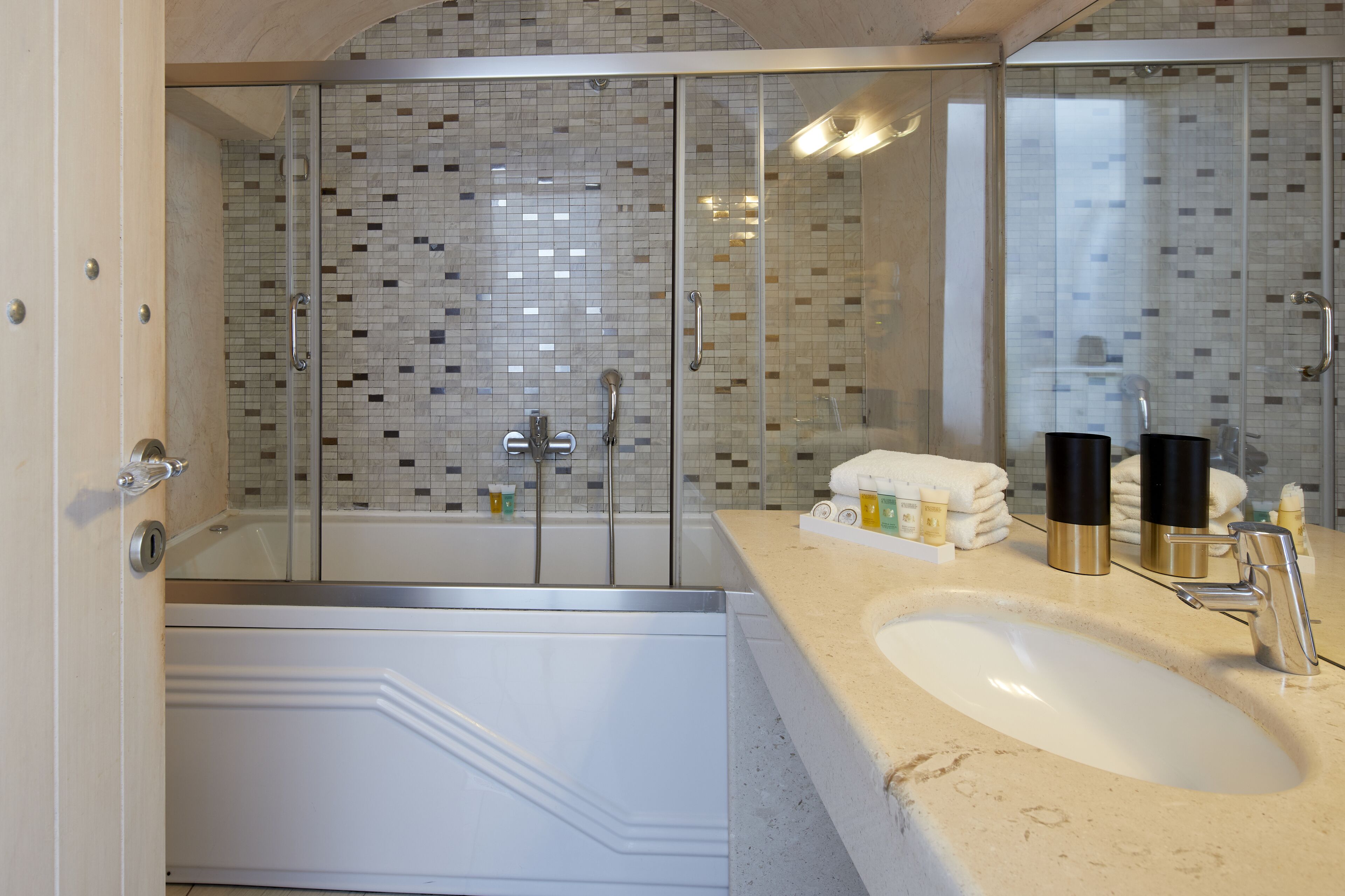 Petit Palace Suites
