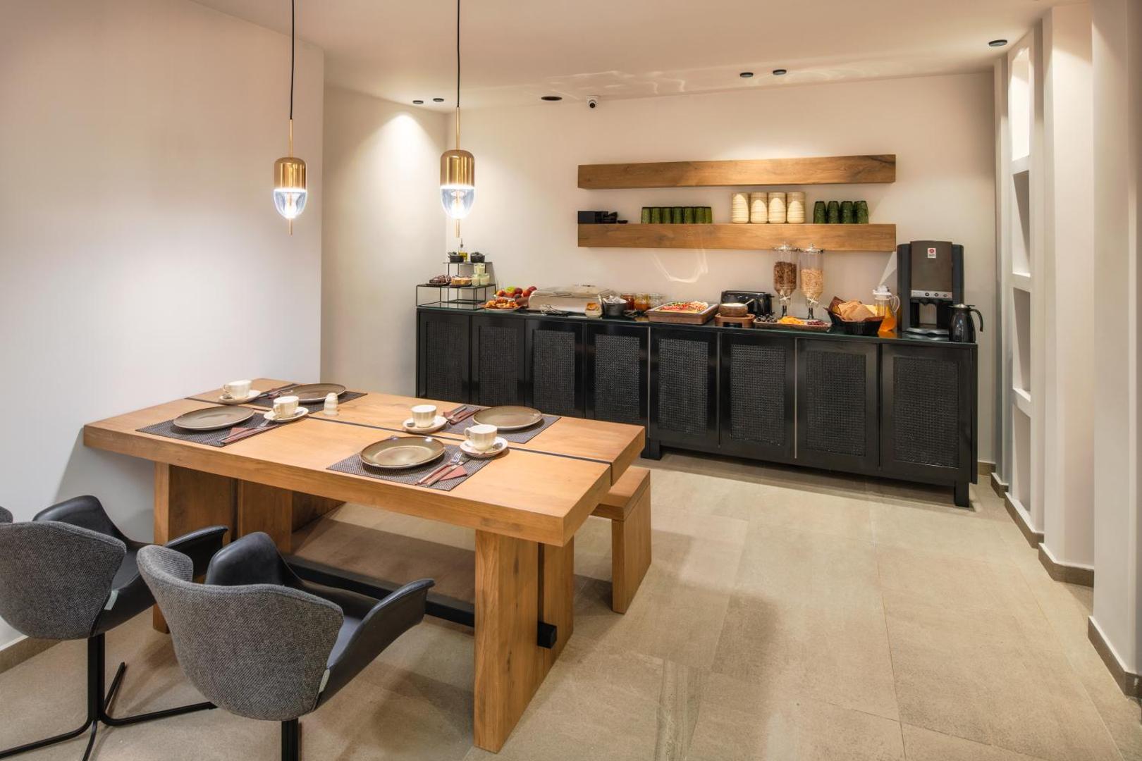 Uma Ray Suites
