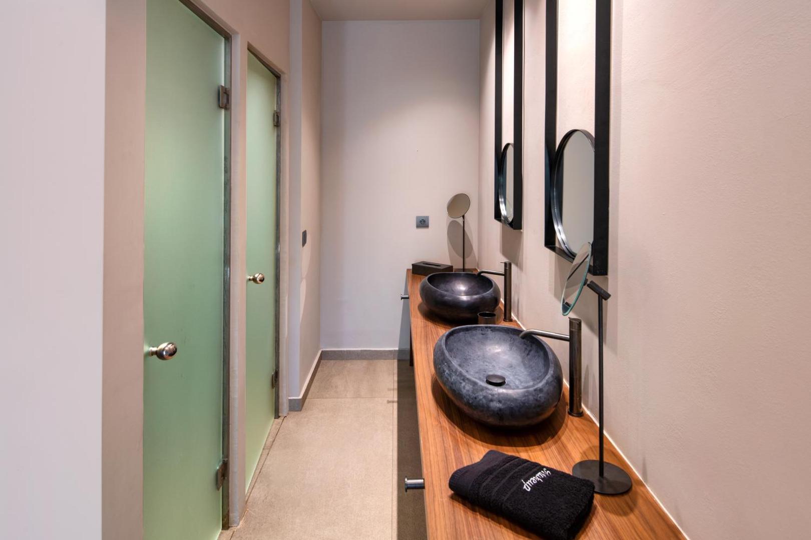 Uma Ray Suites