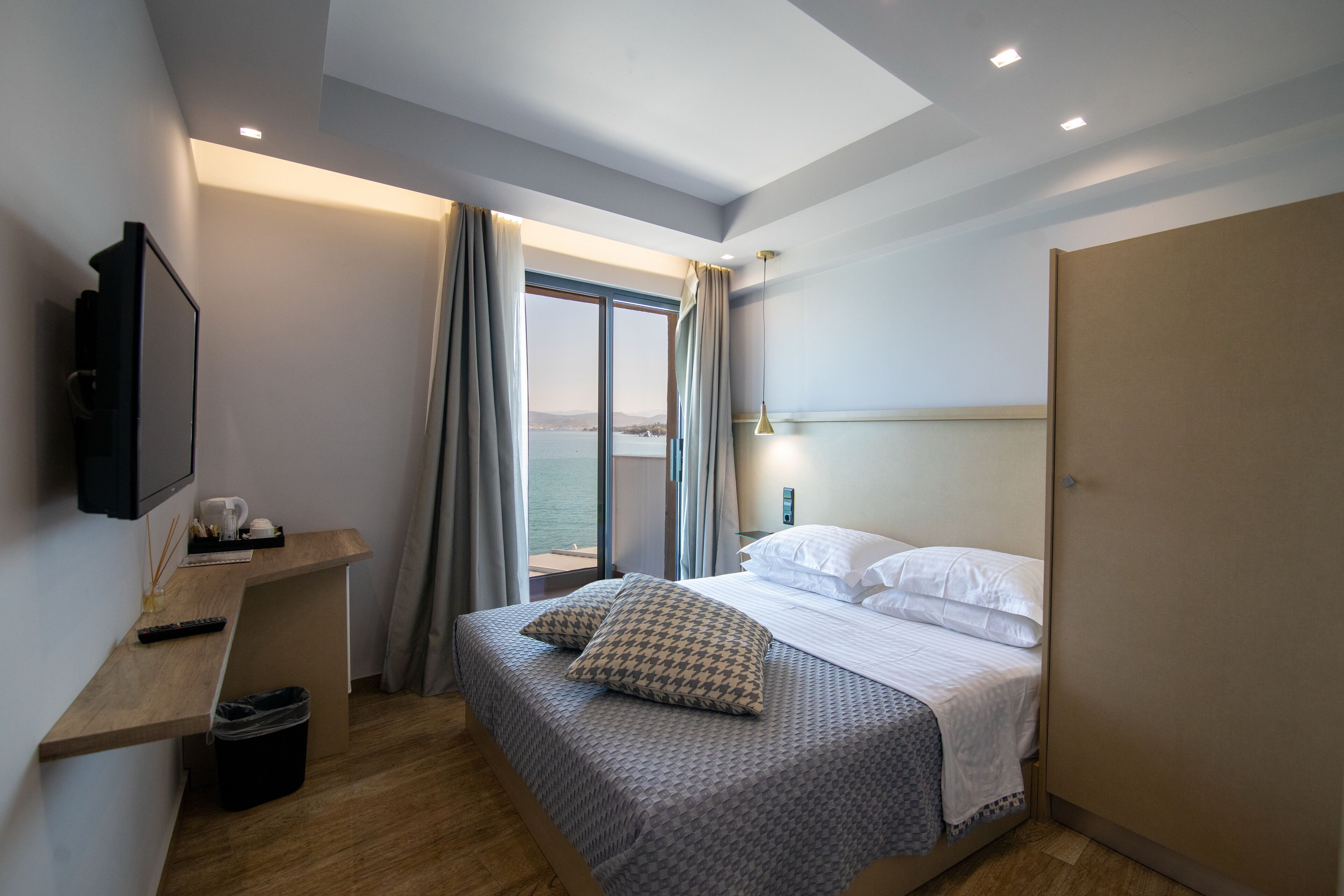 Aianteion Bay Luxury Hotel & Suites