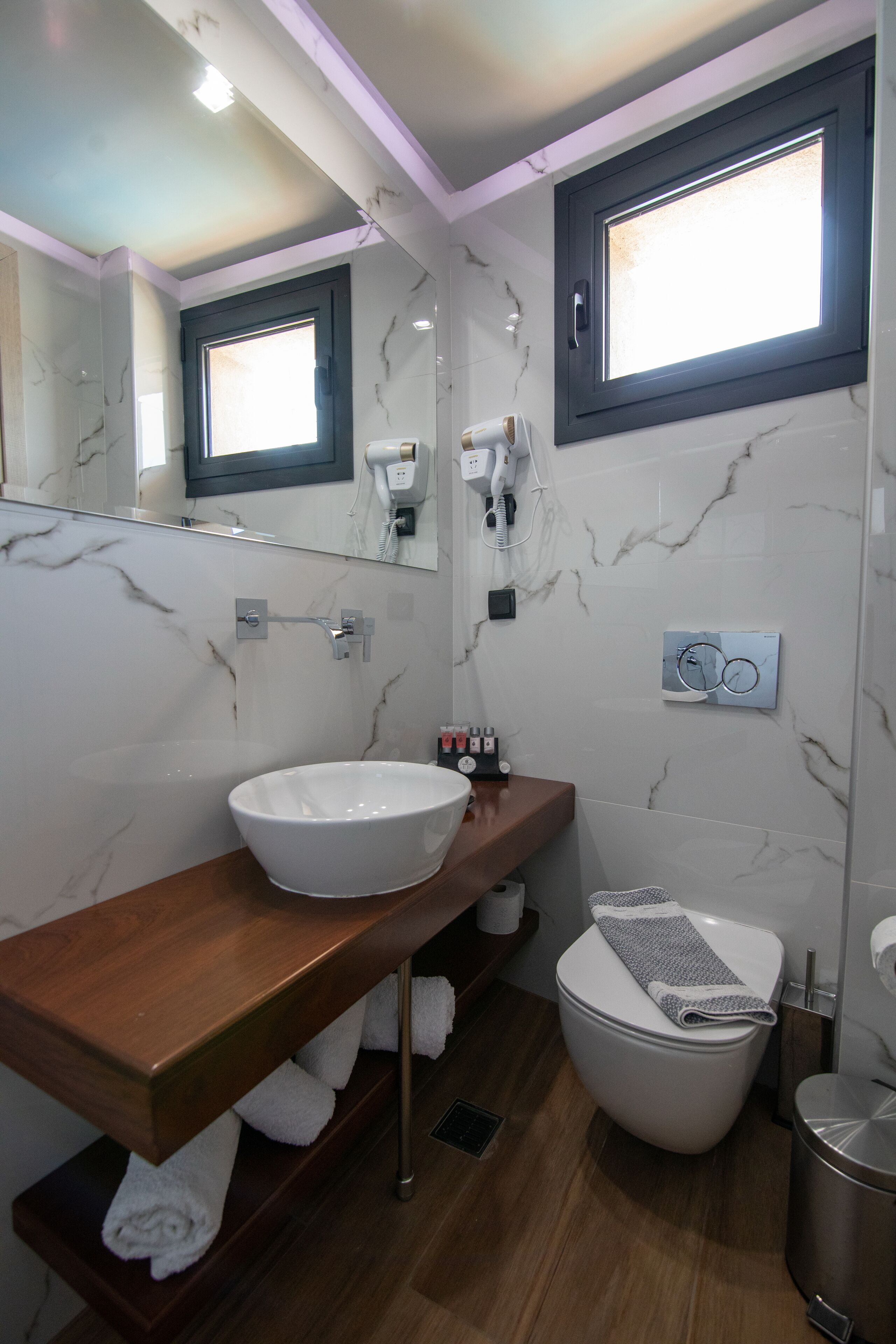 Aianteion Bay Luxury Hotel & Suites