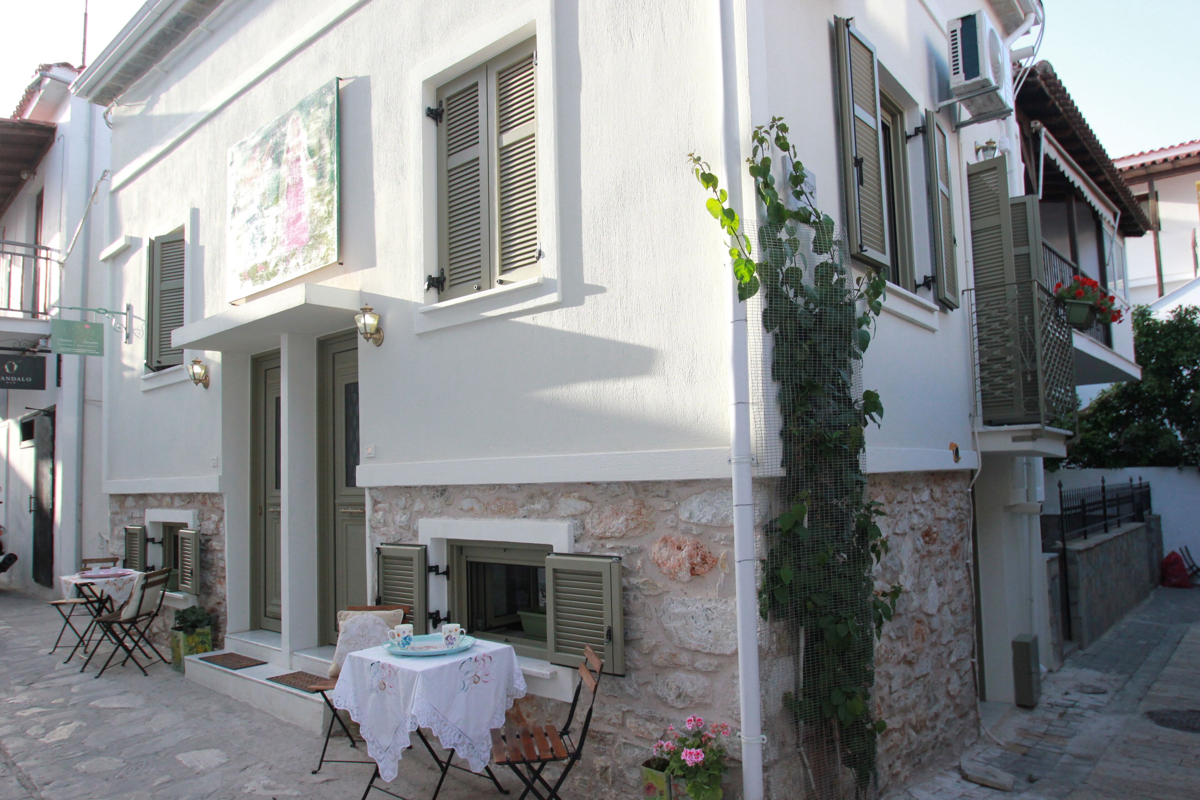 Orpheus And Eyrydice Boutique Apartments