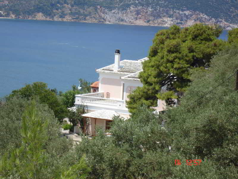 Evlalia Studios & Apartments