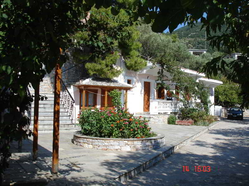 Evlalia Studios & Apartments