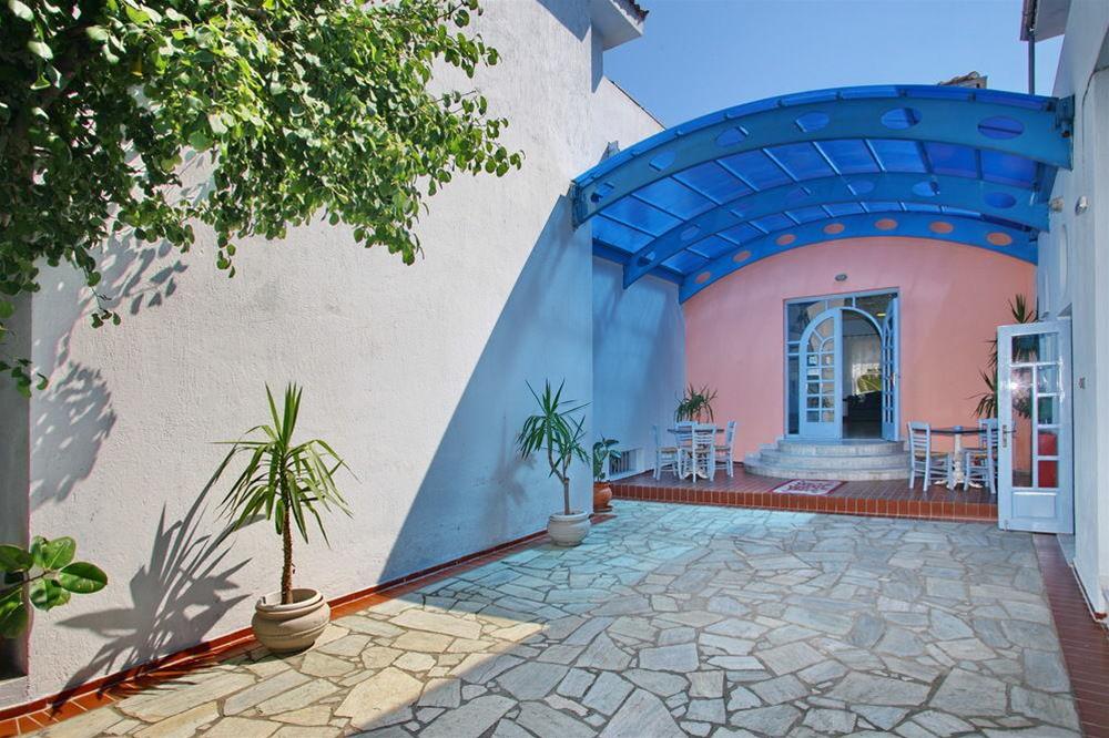 Hotel Dolphin