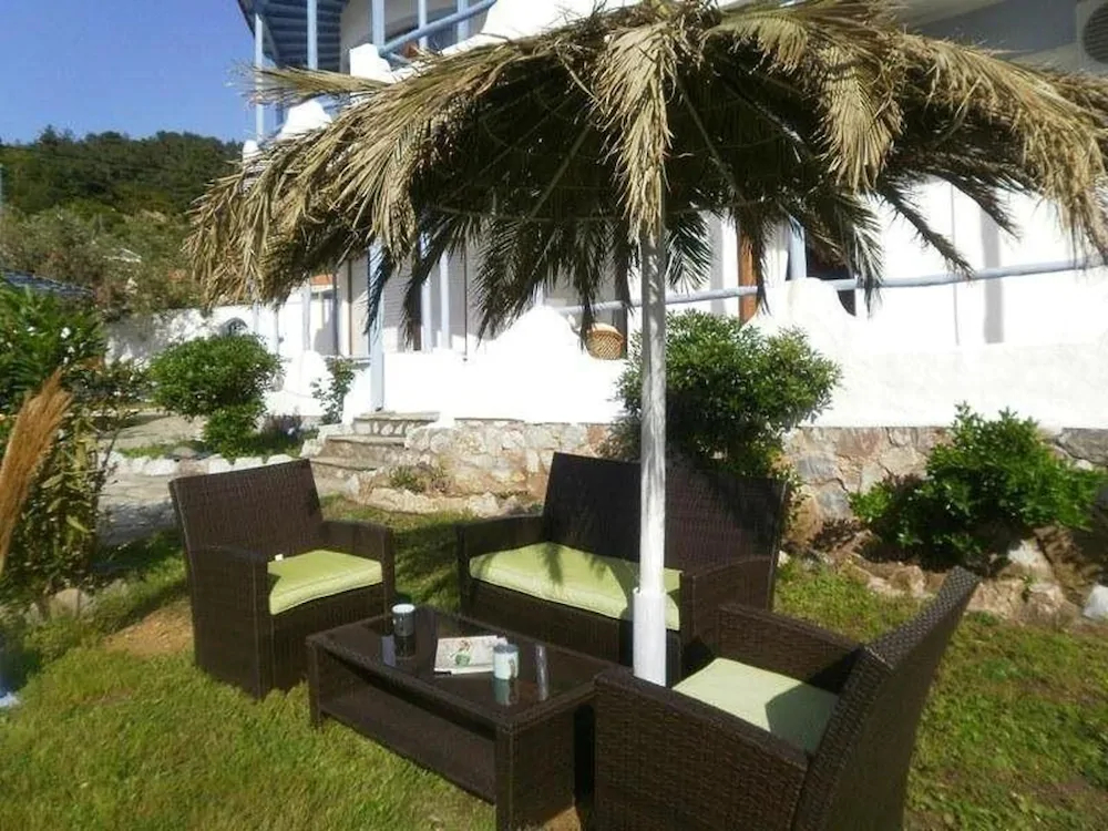 Karavos Apartments & Villa