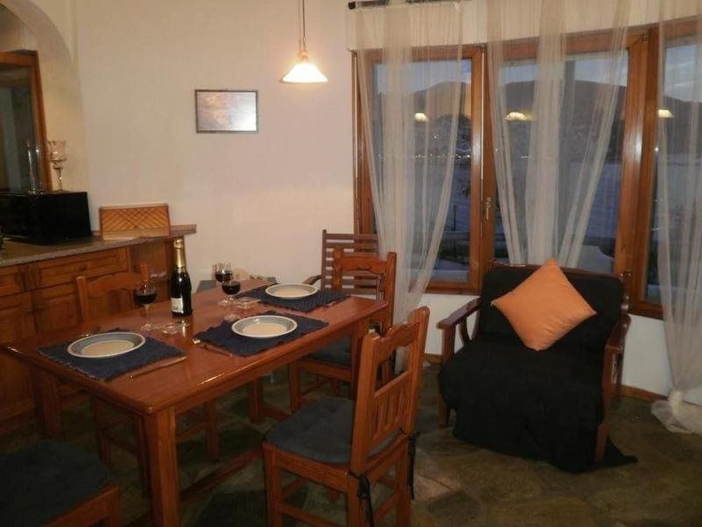 Karavos Apartments & Villa