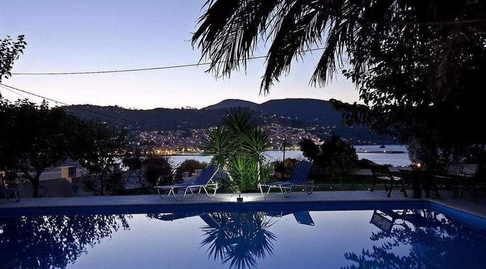 Karavos Apartments & Villa