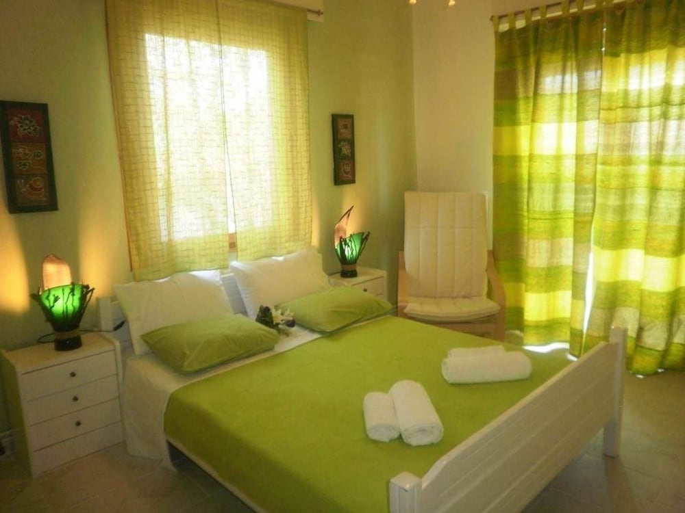 Karavos Apartments & Villa