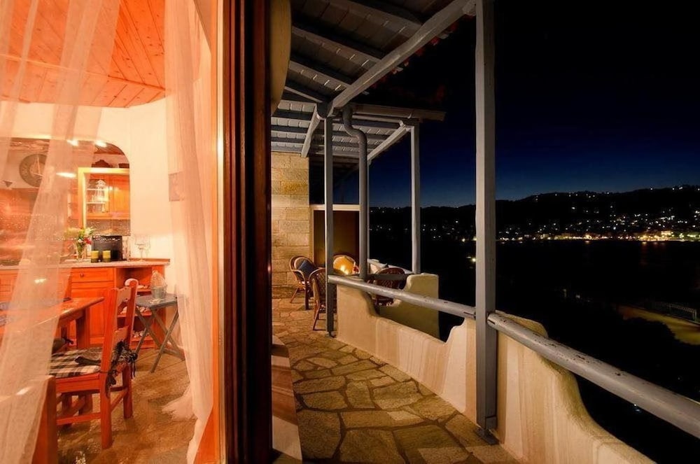 Karavos Apartments & Villa