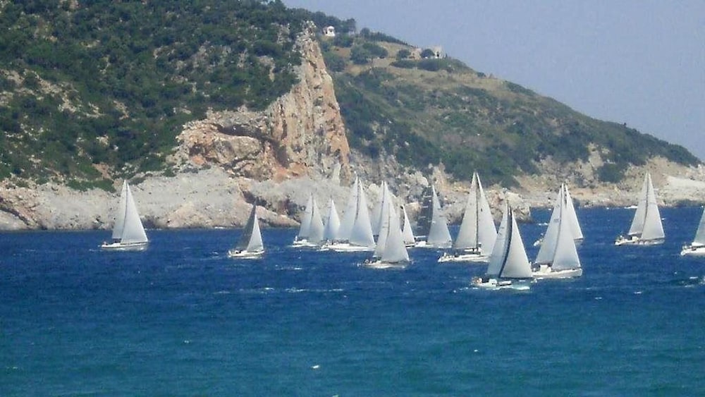 Karavos Apartments & Villa