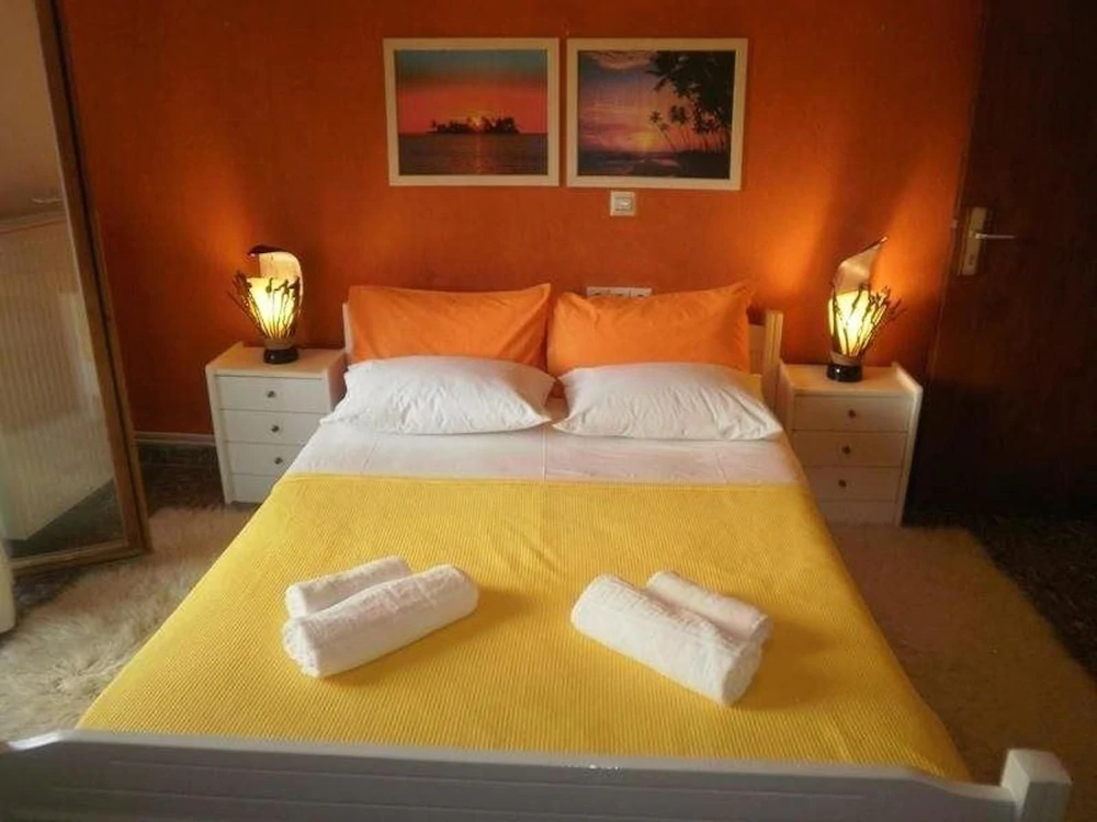 Karavos Apartments & Villa