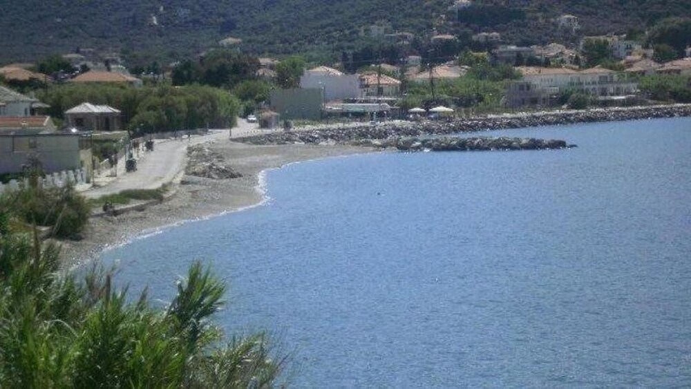 Karavos Apartments & Villa